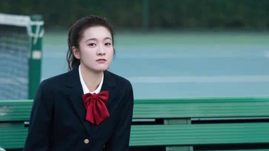 张雪迎晒健身随拍照 自律健康身材好