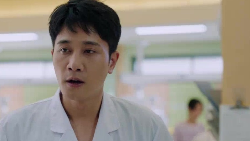 王扬鸣看见路清奇重回安康十分惊喜