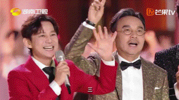 “炽热出发”号列车即将进站